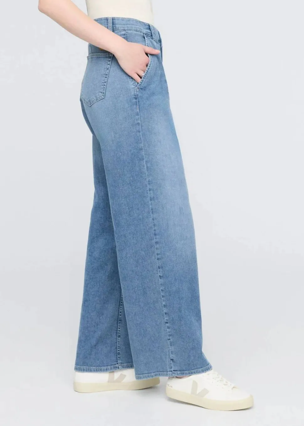 Duer Women's Performance Denim Lite Pleated Pant