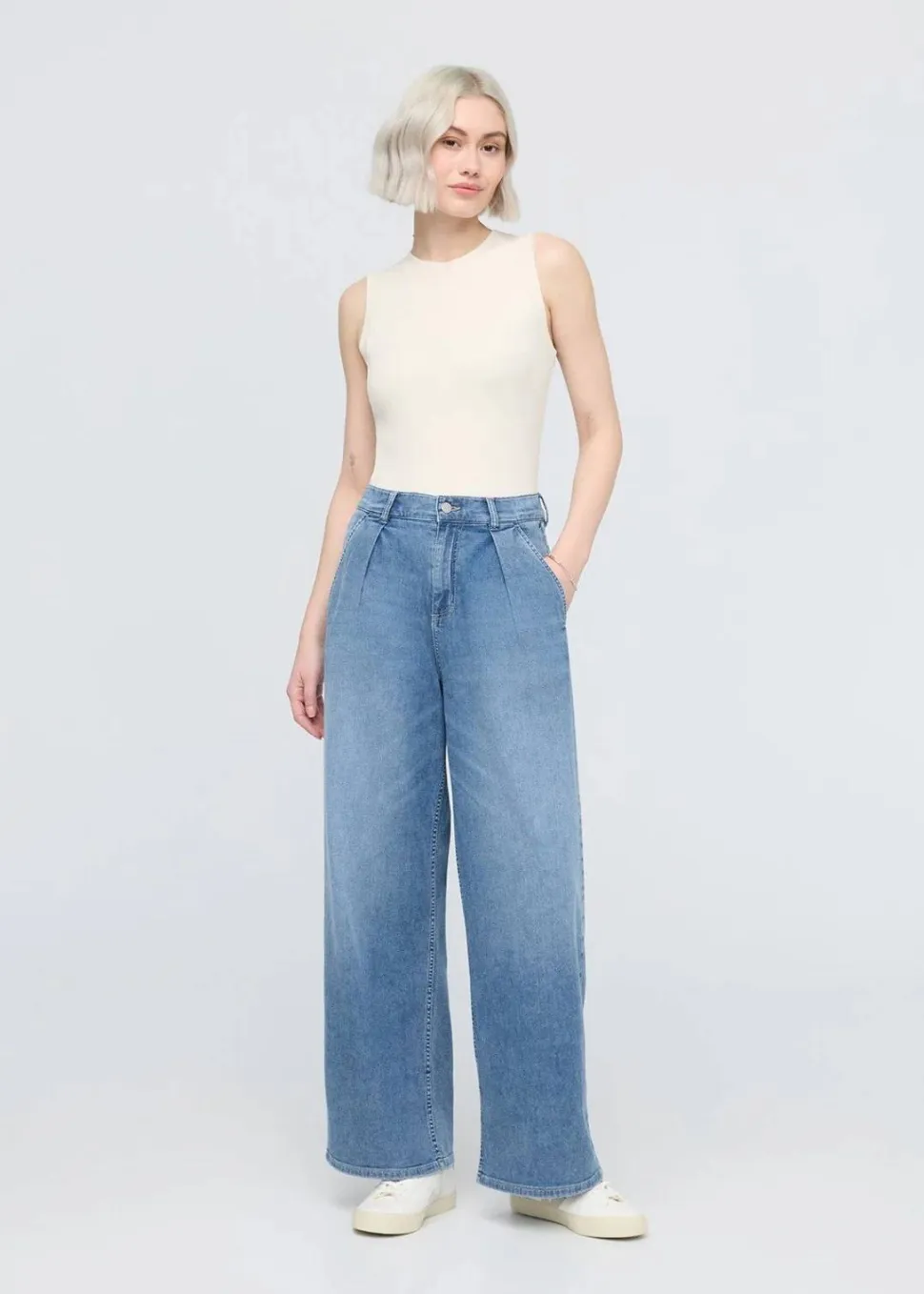 Duer Women's Performance Denim Lite Pleated Pant