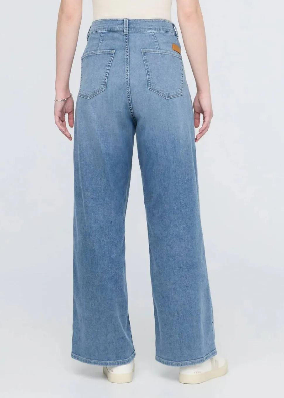 Duer Women's Performance Denim Lite Pleated Pant